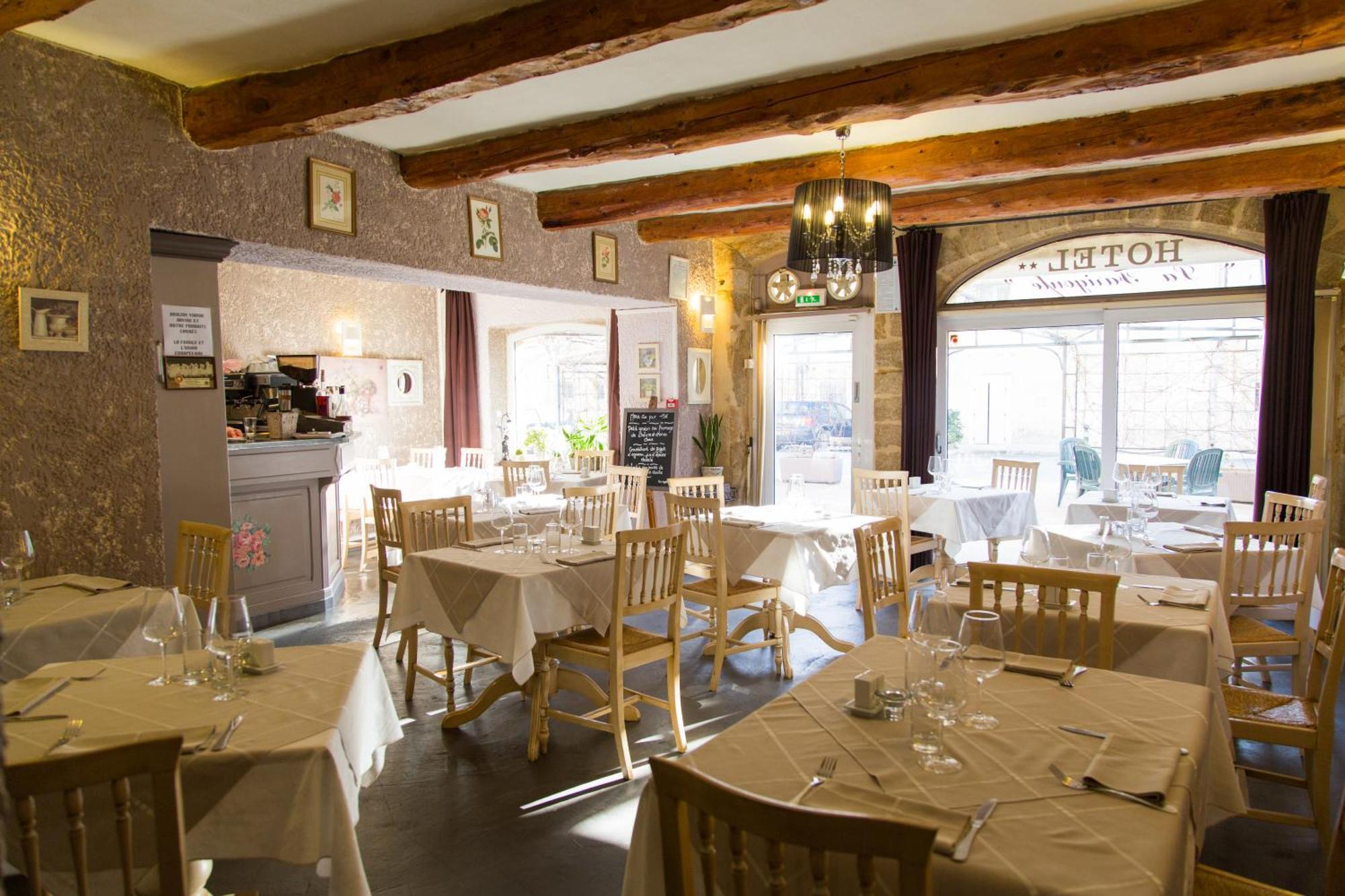 Logis Hotel Restaurant La Farigoule Sainte-Cecile-les-Vignes Экстерьер фото