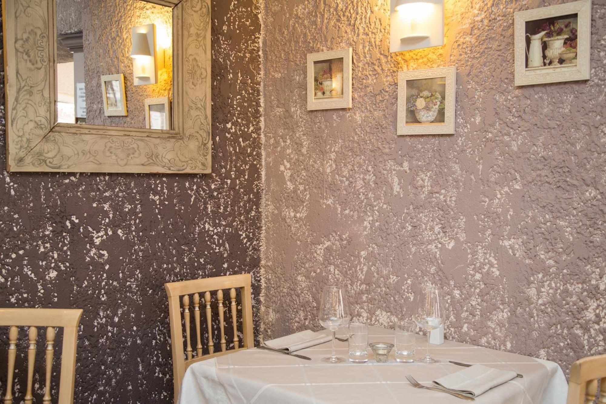 Logis Hotel Restaurant La Farigoule Sainte-Cecile-les-Vignes Экстерьер фото