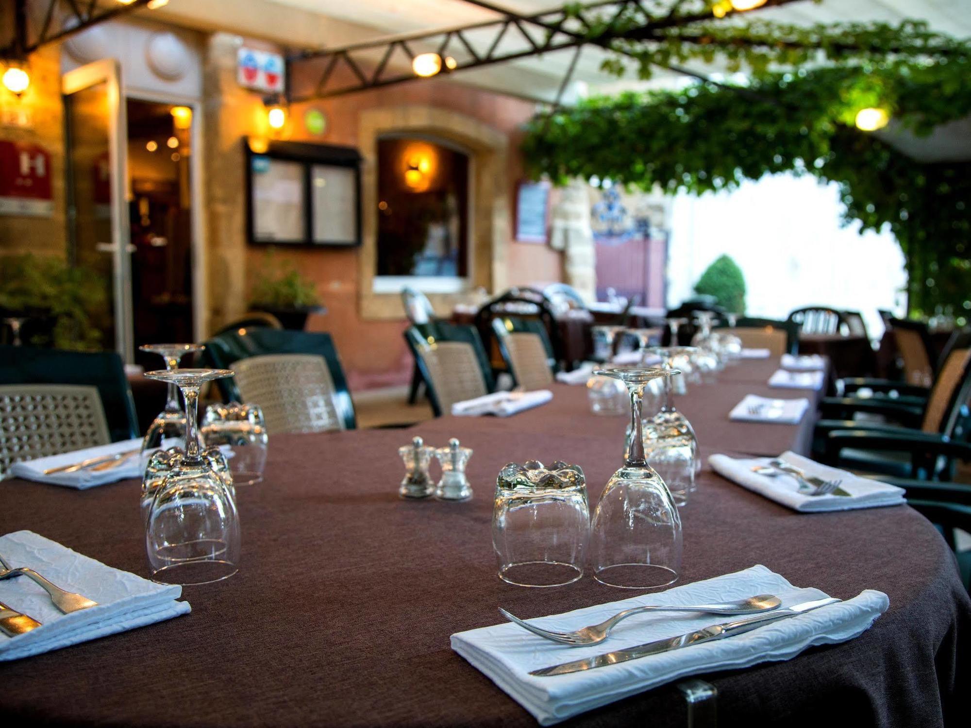 Logis Hotel Restaurant La Farigoule Sainte-Cecile-les-Vignes Экстерьер фото