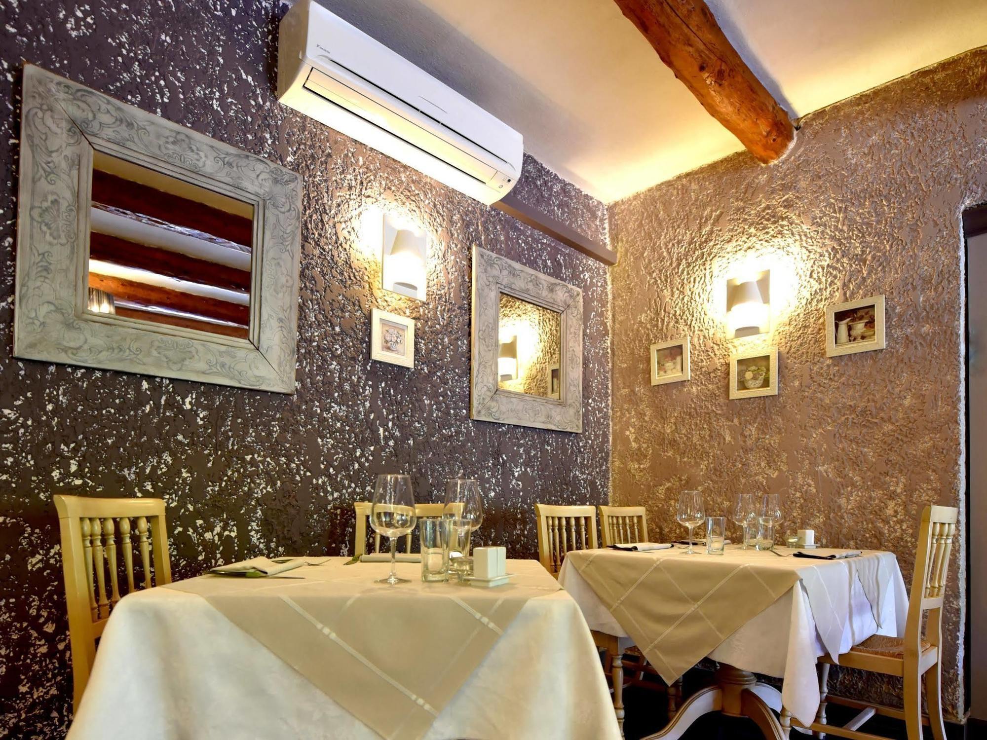 Logis Hotel Restaurant La Farigoule Sainte-Cecile-les-Vignes Экстерьер фото