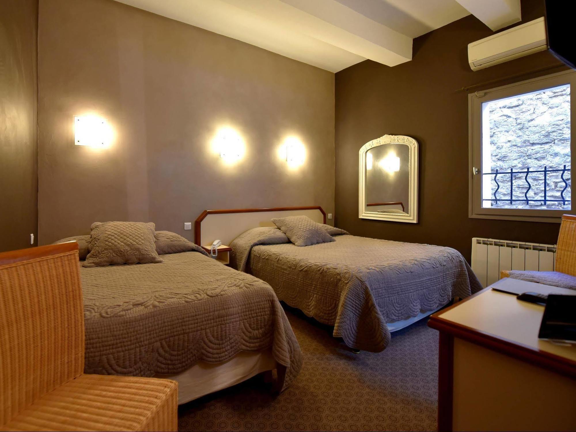 Logis Hotel Restaurant La Farigoule Sainte-Cecile-les-Vignes Экстерьер фото