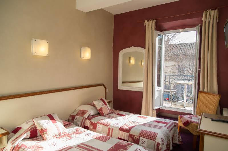 Logis Hotel Restaurant La Farigoule Sainte-Cecile-les-Vignes Экстерьер фото