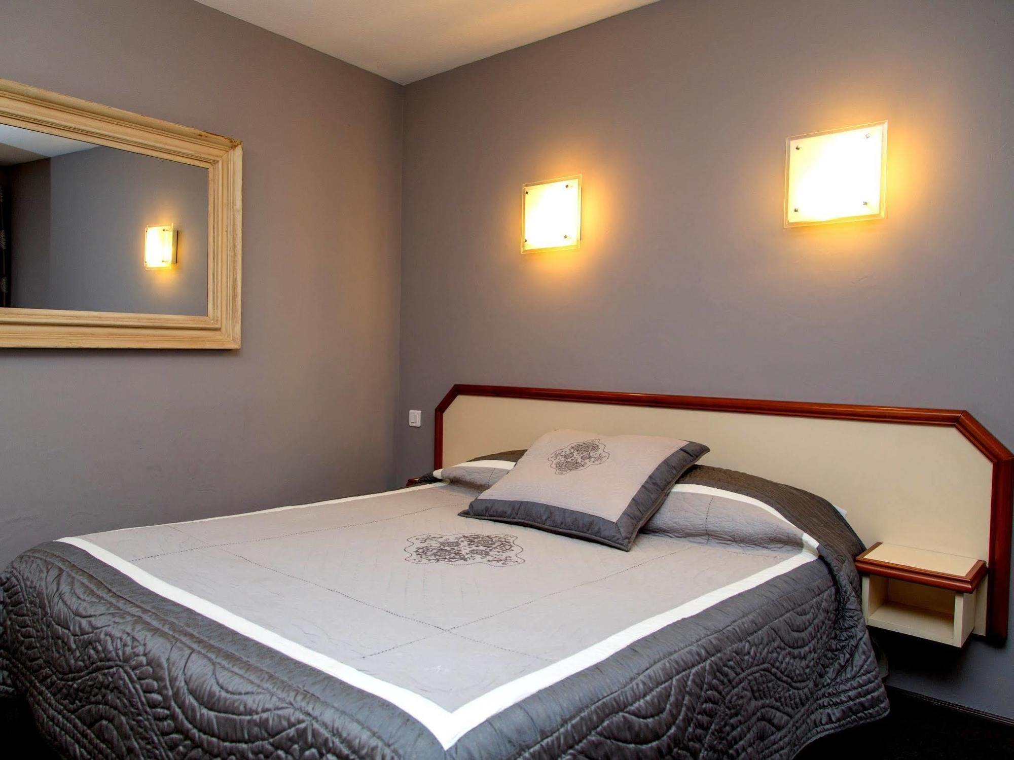 Logis Hotel Restaurant La Farigoule Sainte-Cecile-les-Vignes Экстерьер фото
