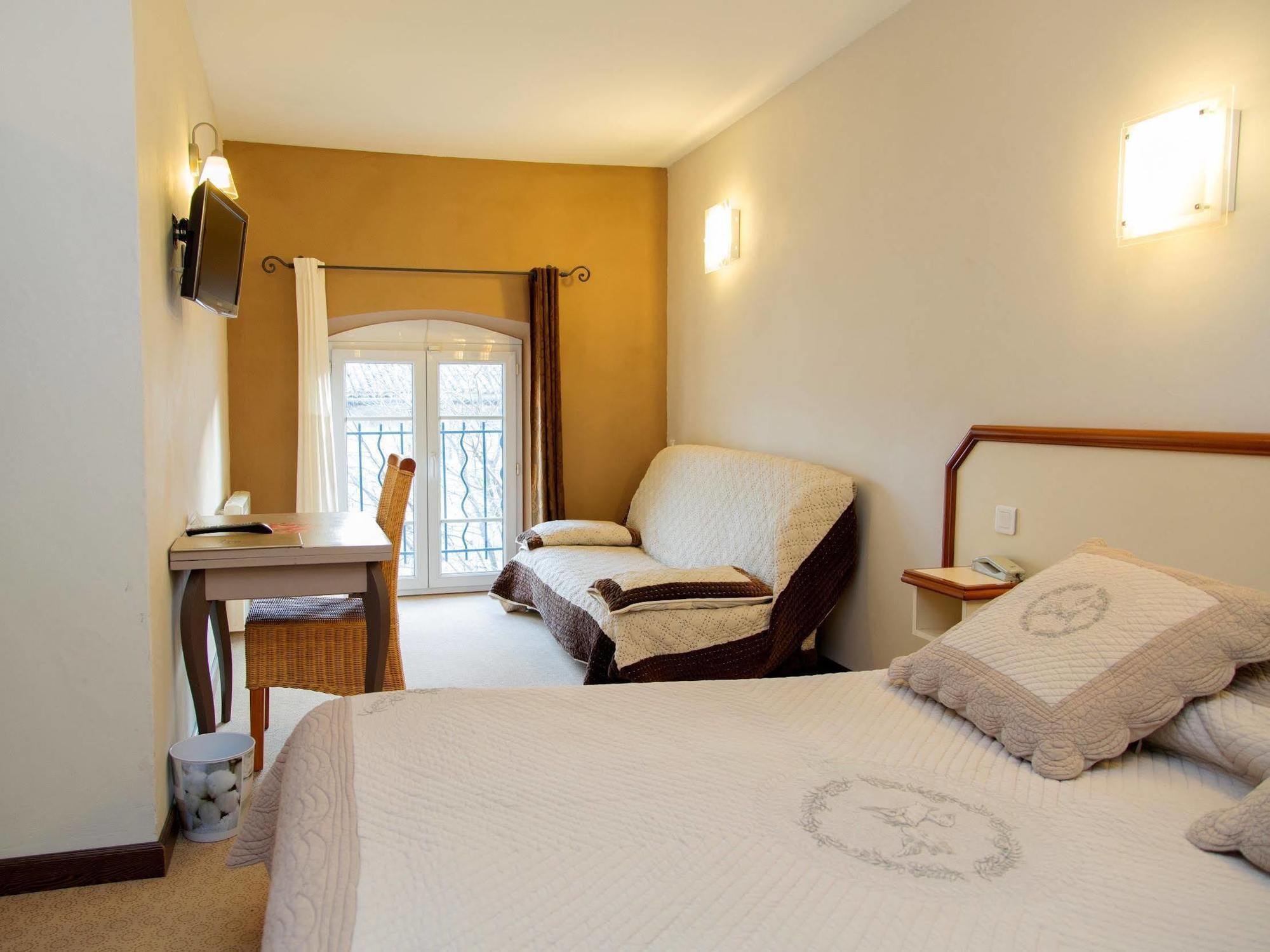 Logis Hotel Restaurant La Farigoule Sainte-Cecile-les-Vignes Экстерьер фото