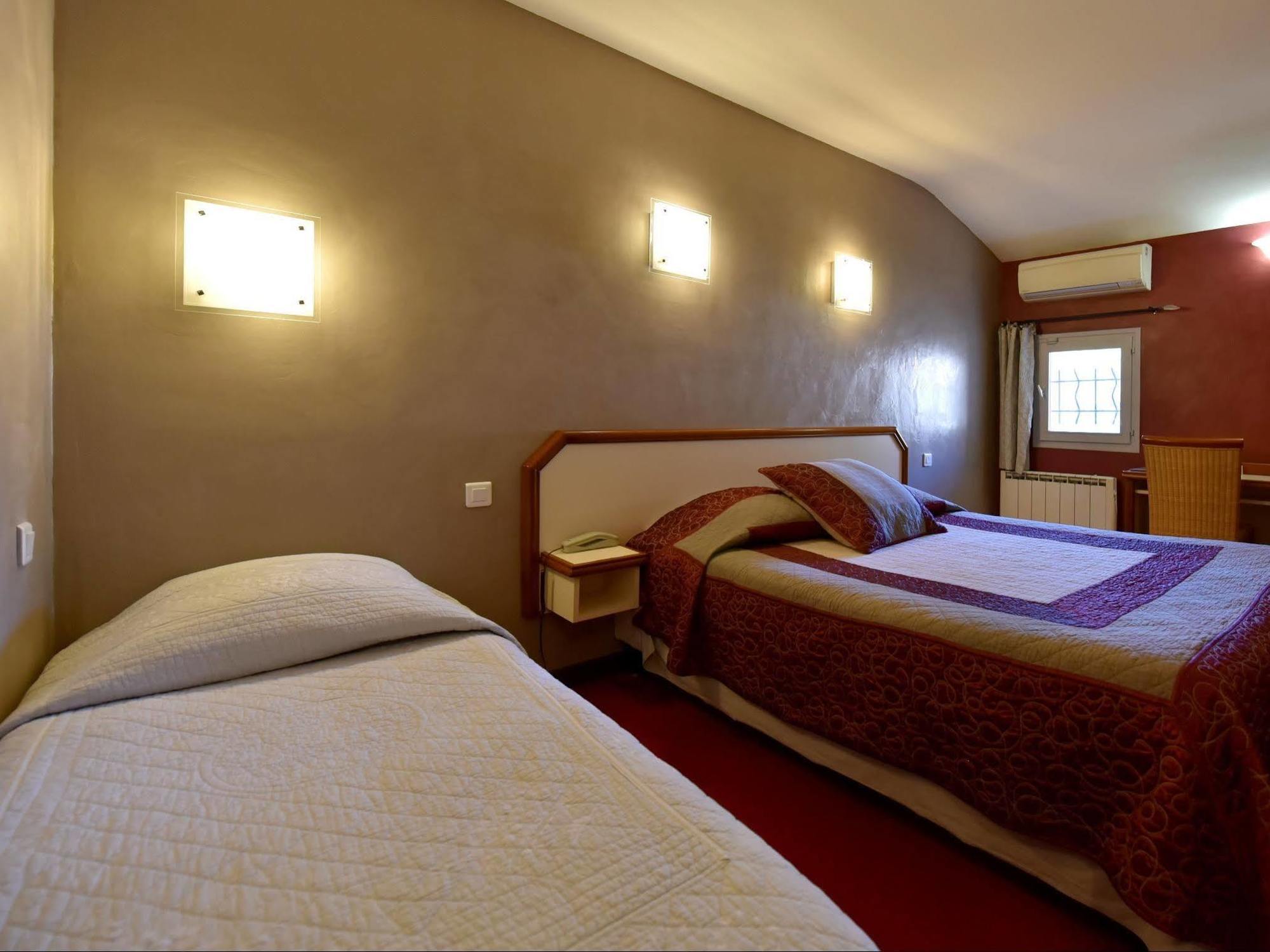 Logis Hotel Restaurant La Farigoule Sainte-Cecile-les-Vignes Экстерьер фото